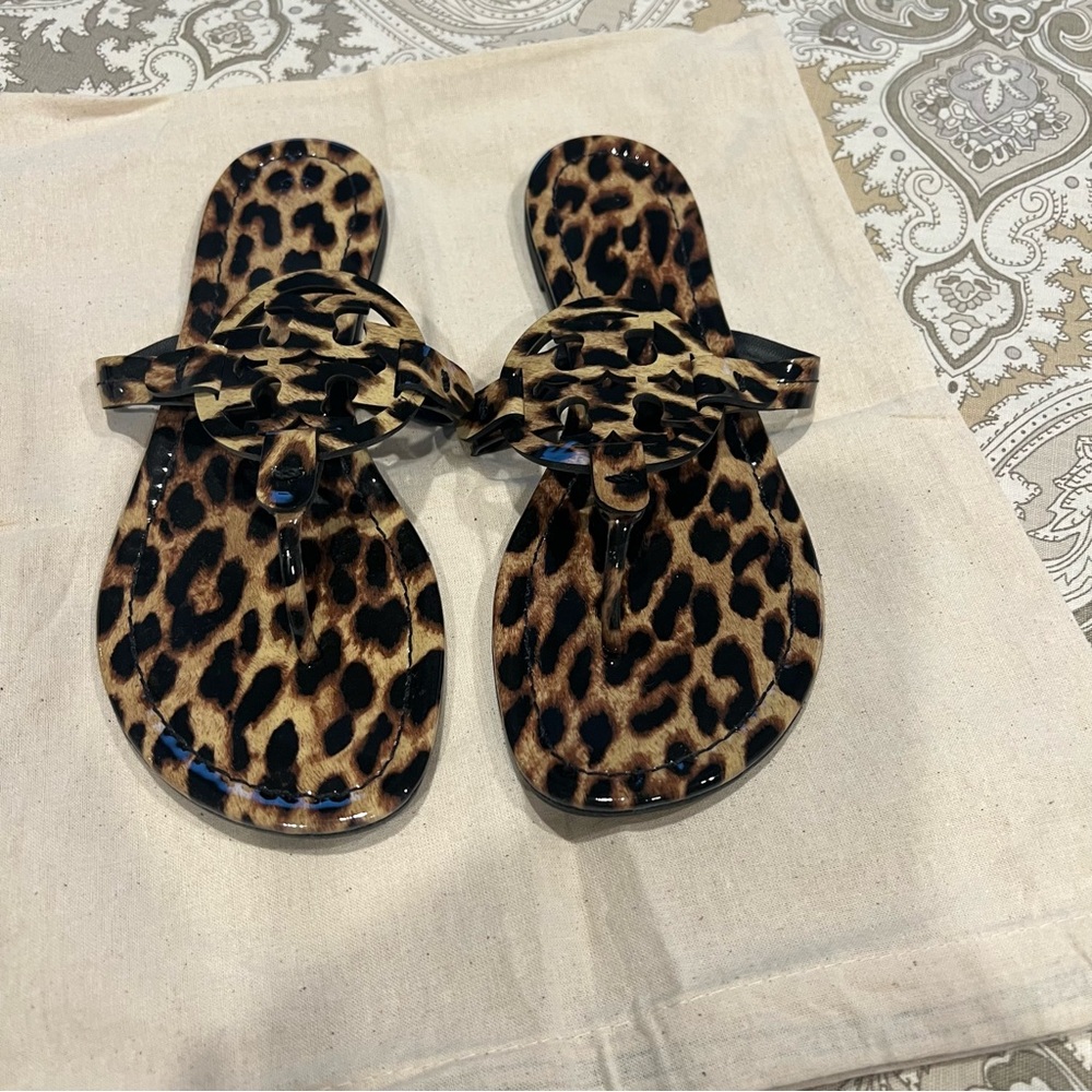 EUC Tory Burch Leopard print Patent Leather miller sandals size 8.5. No scuffs.